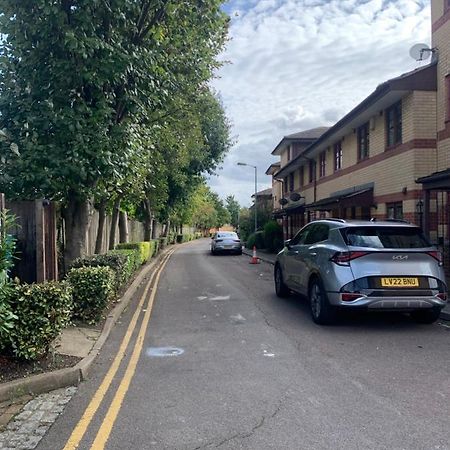Large, Spacious 3 Bedroom Sleeps 6, Apartment For Contractors And Holidays In Lewisham, Greater London - 1 Free Parking Space & Free Wifi Esterno foto