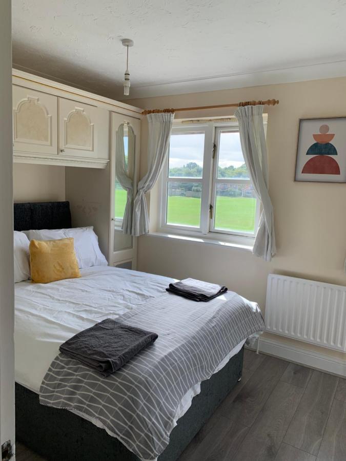 Large, Spacious 3 Bedroom Sleeps 6, Apartment For Contractors And Holidays In Lewisham, Greater London - 1 Free Parking Space & Free Wifi Esterno foto