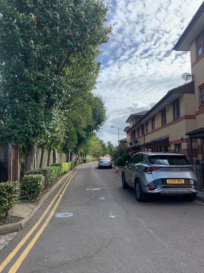 Large, Spacious 3 Bedroom Sleeps 6, Apartment For Contractors And Holidays In Lewisham, Greater London - 1 Free Parking Space & Free Wifi Esterno foto