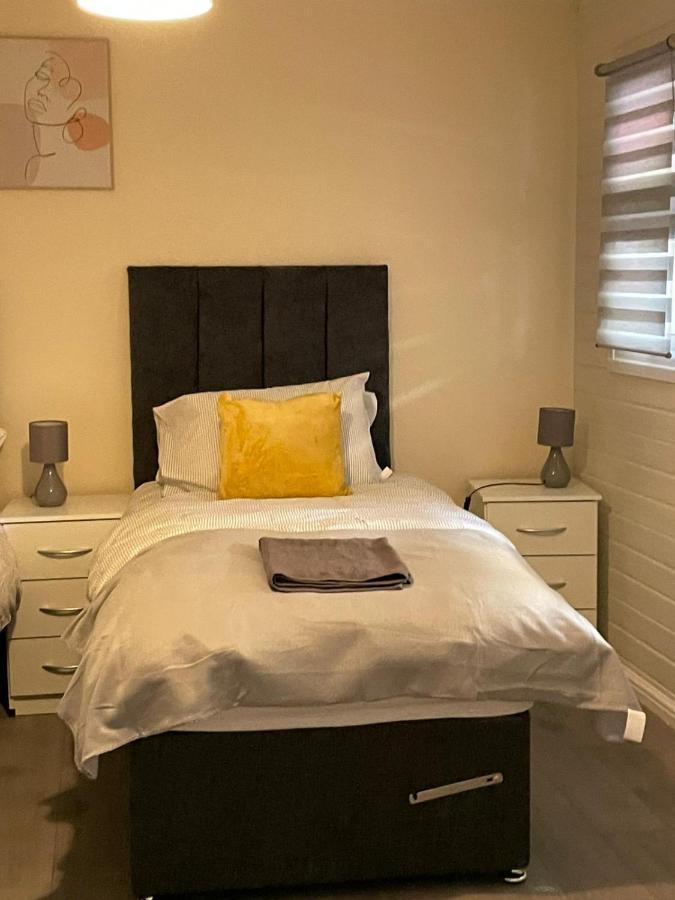 Large, Spacious 3 Bedroom Sleeps 6, Apartment For Contractors And Holidays In Lewisham, Greater London - 1 Free Parking Space & Free Wifi Esterno foto