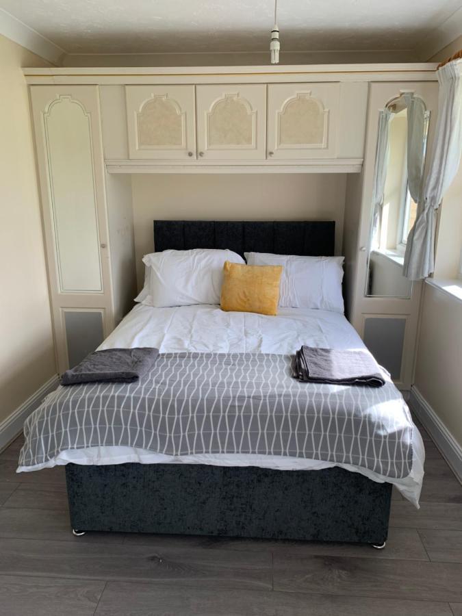 Large, Spacious 3 Bedroom Sleeps 6, Apartment For Contractors And Holidays In Lewisham, Greater London - 1 Free Parking Space & Free Wifi Esterno foto