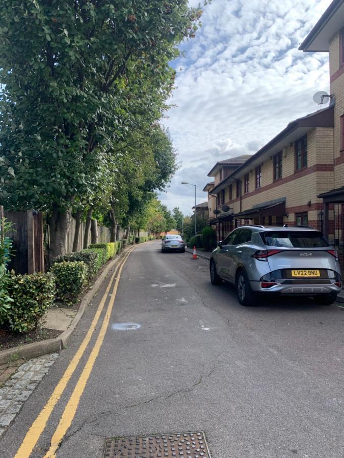Large, Spacious 3 Bedroom Sleeps 6, Apartment For Contractors And Holidays In Lewisham, Greater London - 1 Free Parking Space & Free Wifi Esterno foto