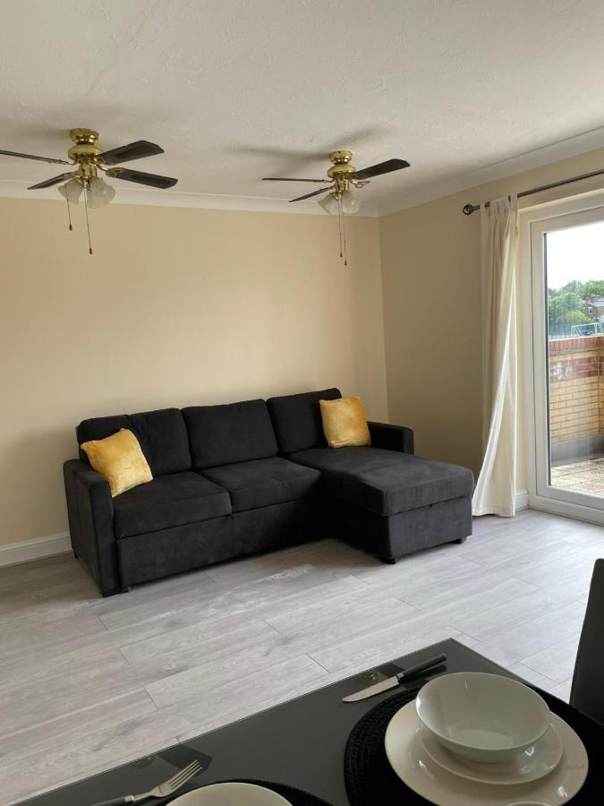 Large, Spacious 3 Bedroom Sleeps 6, Apartment For Contractors And Holidays In Lewisham, Greater London - 1 Free Parking Space & Free Wifi Esterno foto