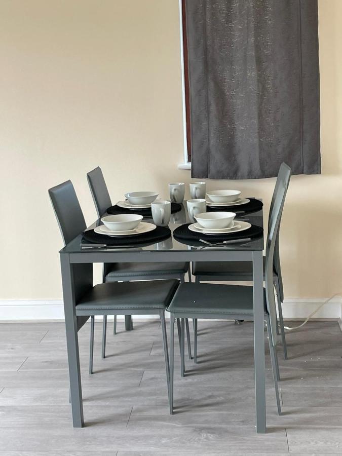 Large, Spacious 3 Bedroom Sleeps 6, Apartment For Contractors And Holidays In Lewisham, Greater London - 1 Free Parking Space & Free Wifi Esterno foto